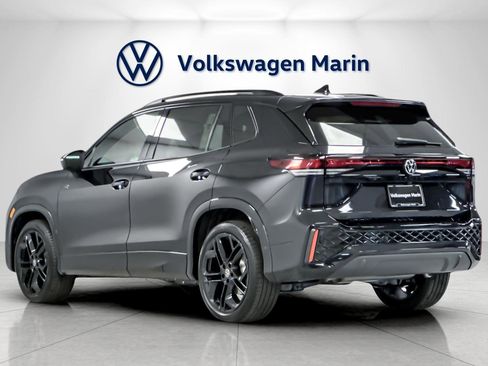 New 2026 Volkswagen Tiguan SE R-Line image 3