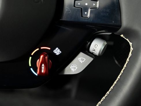 Used 2025 Ferrari Purosangue AWD/4WD image 25