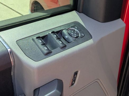 Used 2018 Ford F150 XLT image 12