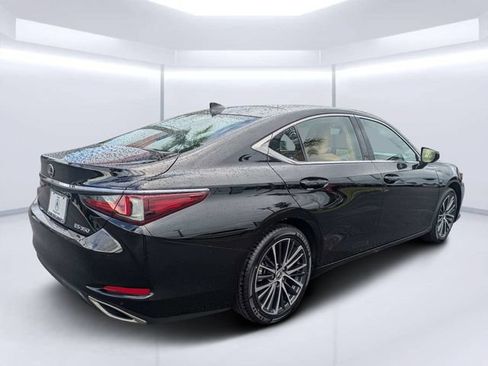 Used 2024 Lexus ES 350 w/ Premium Package FWD image 3