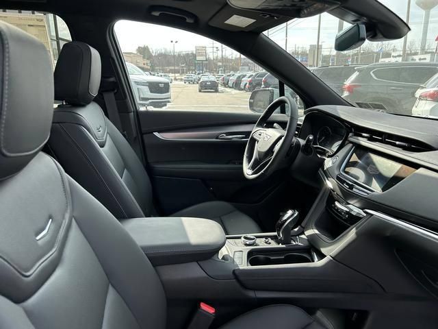 New 2025 Cadillac XT6 Luxury w/ LPO, Floor Liner Package AWD/4WD image 26