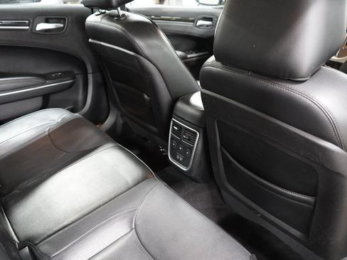 Used 2017 Chrysler 300 C RWD image 20