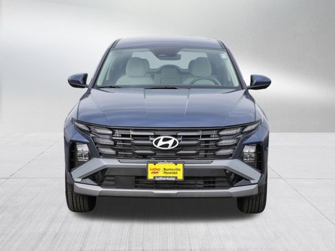 Certified 2025 Hyundai Tucson SE image 2