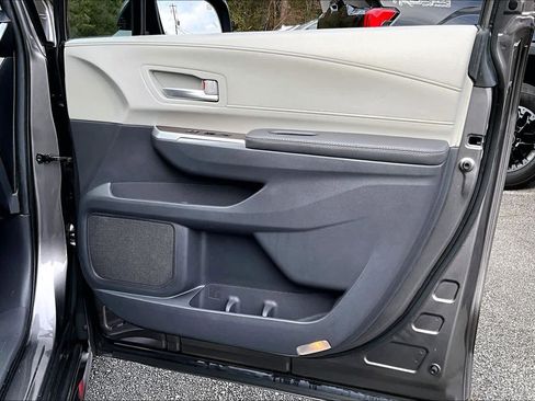 Certified 2024 Toyota Sienna XLE image 23