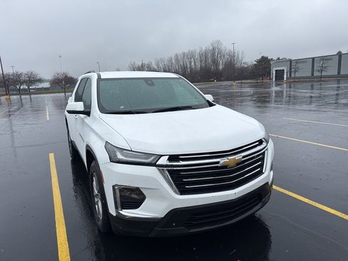 Certified 2023 Chevrolet Traverse LT image 1