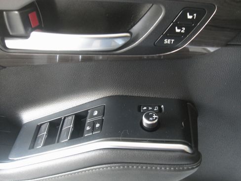 Used 2023 Toyota Highlander Limited image 13