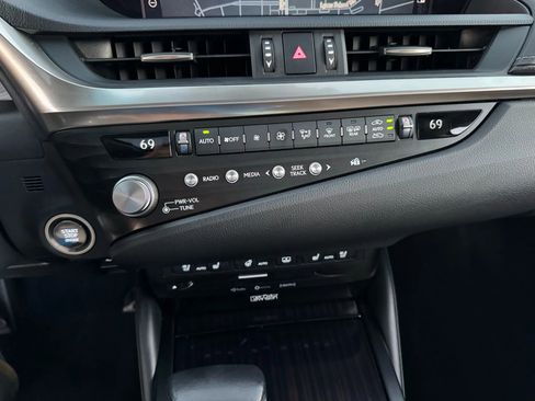 Used 2021 Lexus ES 350 Ultra Luxury w/ Accessory Package 2 image 44