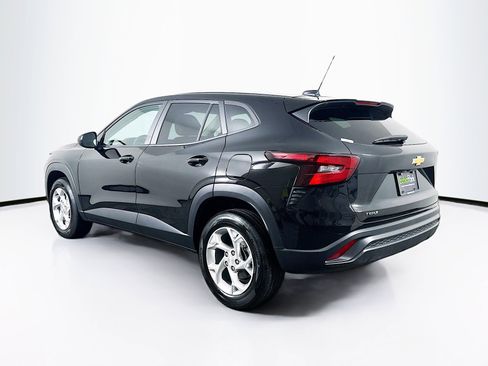 Used 2024 Chevrolet Trax LS w/ LS Convenience Package image 5