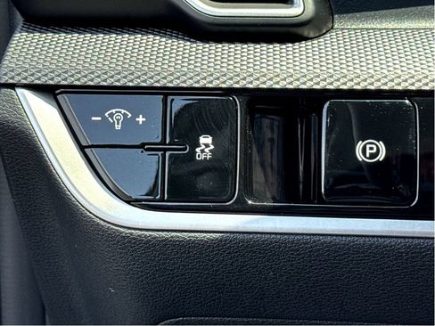 Used 2025 Kia Sportage LX FWD image 12