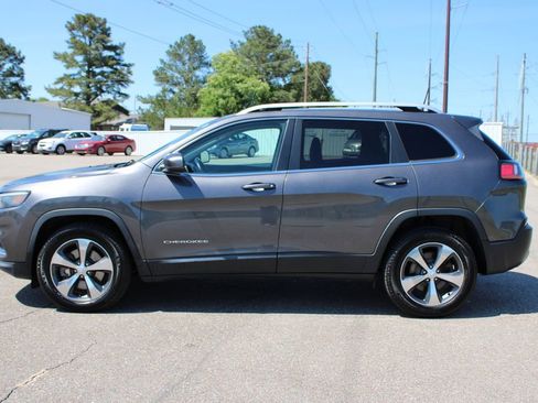 Used 2019 Jeep Cherokee Limited AWD/4WD image 3
