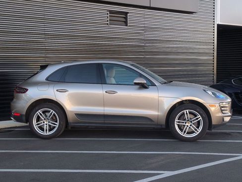 Certified 2018 Porsche Macan image 8