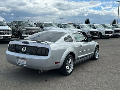 Used 2006 Ford Mustang Deluxe image 3