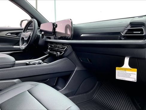 New 2026 Chevrolet Traverse LT w/ Driver Confidence Package AWD/4WD image 9