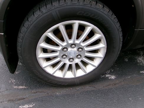 Used 2011 Buick Enclave CXL image 6