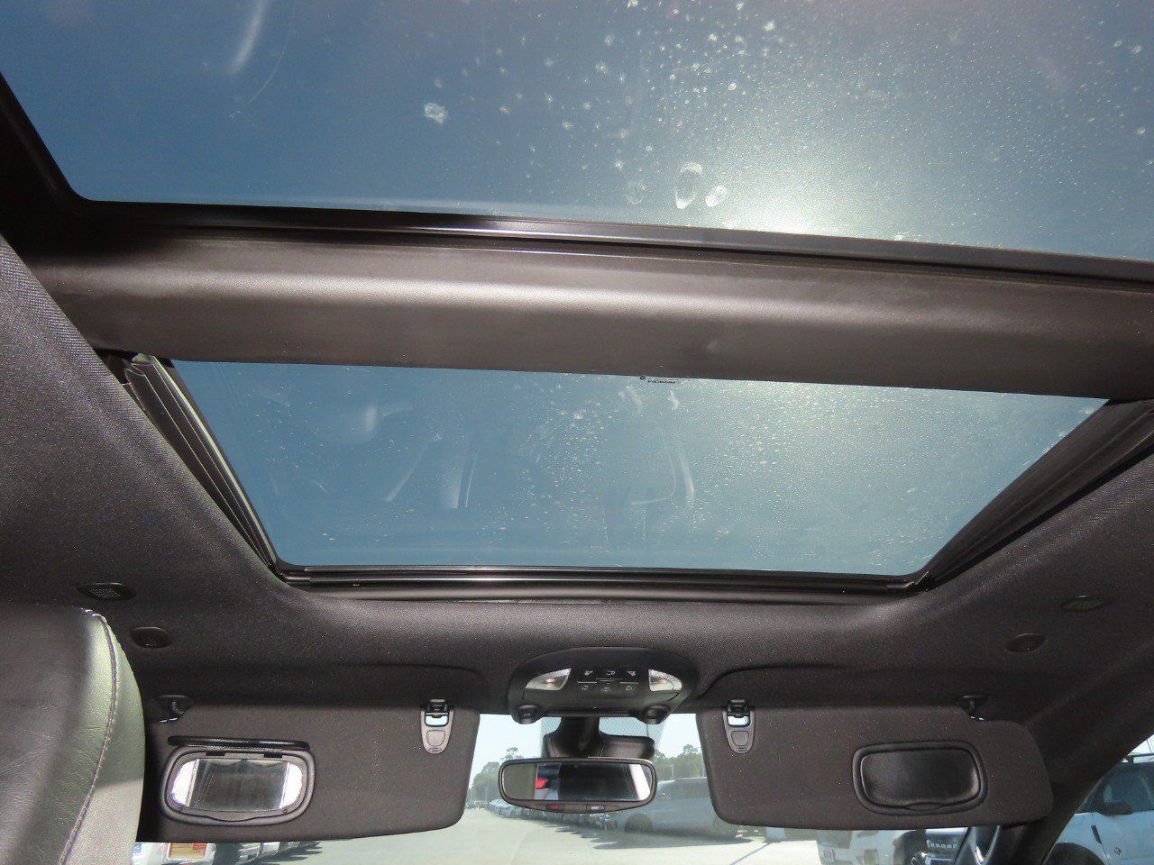 Used 2025 Chrysler Pacifica Limited FWD image 23
