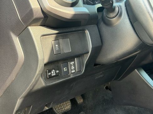 Used 2020 Toyota Tacoma TRD Off-Road w/ Blackout Package AWD/4WD image 13