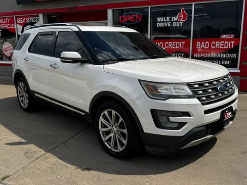 Used 2016 Ford Explorer Limited w/ Equipment Group 301A AWD/4WD image 3