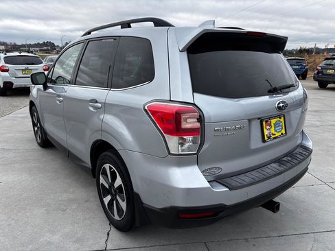 Used 2017 Subaru Forester 2.5i Limited AWD/4WD image 6