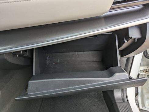 Used 2021 Nissan Rogue SV w/ Premium Package image 28