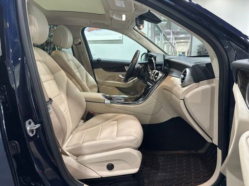 Used 2021 Mercedes-Benz GLC 300 w/ Premium Package image 47