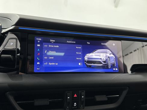 Certified 2025 Porsche Macan Electric image 40