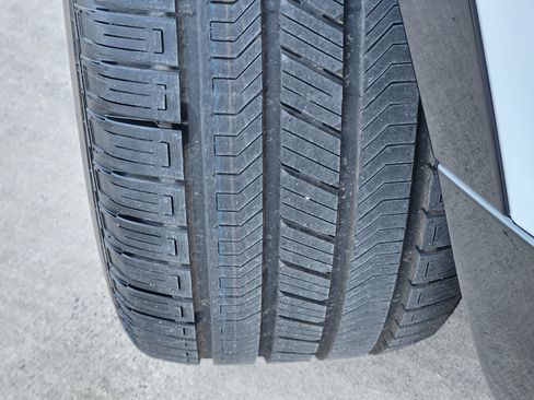 New 2026 Land Rover Defender 110 X-Dynamic SE image 11