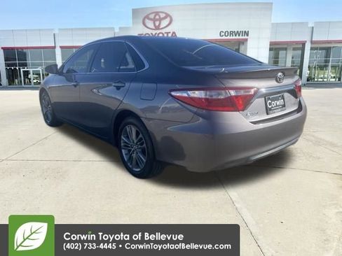 Used 2016 Toyota Camry SE image 3