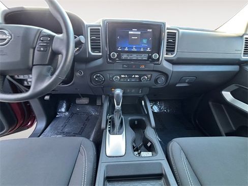 Used 2024 Nissan Frontier SV w/ SV Convenience Package image 11
