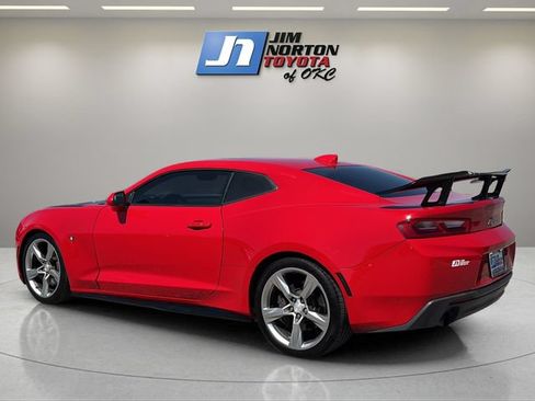 Used 2018 Chevrolet Camaro SS RWD image 7