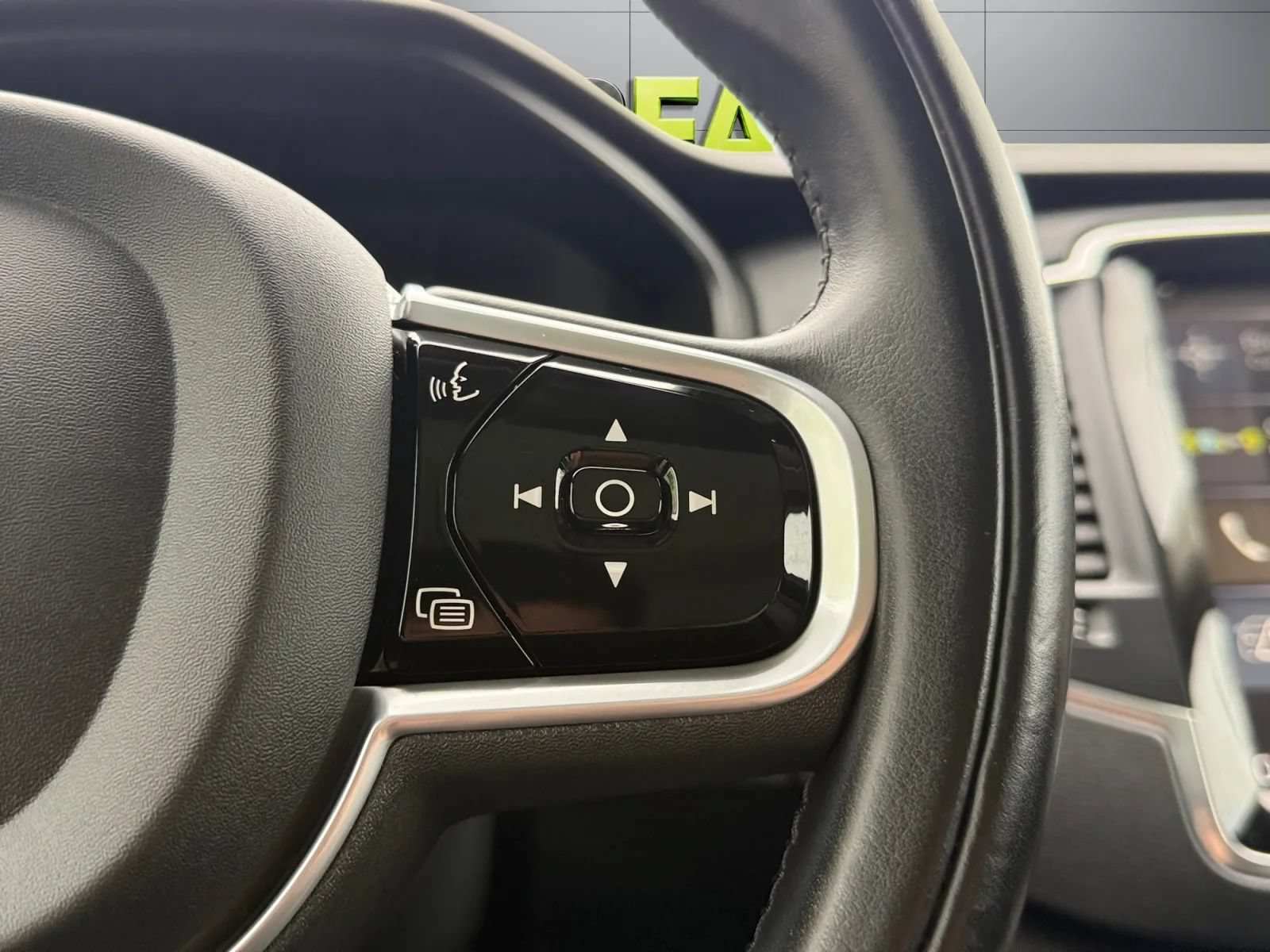 Used 2021 Volvo XC90 T6 Momentum w/ Climate Package AWD/4WD image 28
