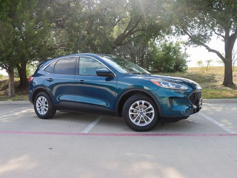 Used 2020 Ford Escape SE FWD image 1