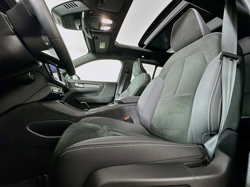 Certified 2023 Volvo XC40 B5 Plus w/ Climate Package image 19