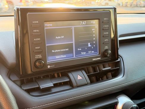 Certified 2022 Toyota RAV4 XLE FWD image 30