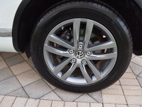 Used 2016 Volkswagen Touareg TDI AWD/4WD image 85