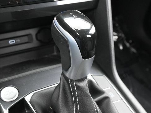 Used 2023 Volkswagen Tiguan SE FWD image 23