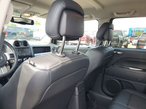 Used 2017 Jeep Compass Latitude FWD image 26