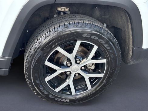 Used 2024 Jeep Grand Cherokee Limited AWD/4WD image 16