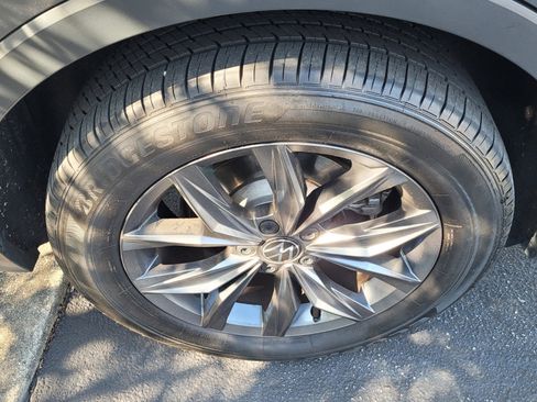 Used 2024 Volkswagen Tiguan SE image 6