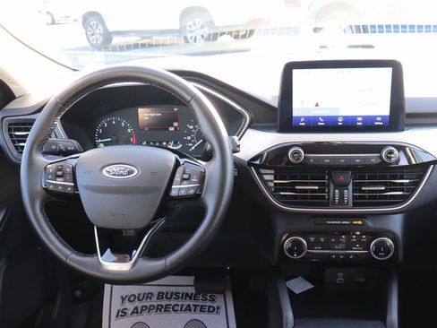 Used 2022 Ford Escape SEL image 2