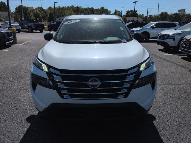 Used 2025 Nissan Rogue S FWD image 2