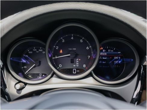 Certified 2025 Porsche Macan image 15