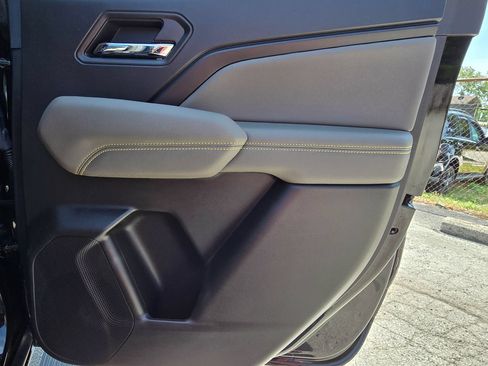 Used 2025 Chevrolet Colorado ZR2 w/ Technology Package AWD/4WD image 35