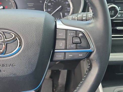 Used 2021 Toyota Highlander XLE FWD image 20