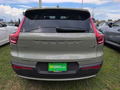 Used 2023 Volvo XC40 B5 Plus w/ Protection Package Premier AWD/4WD image 3