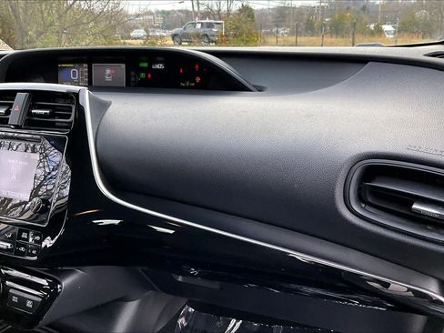 Used 2019 Toyota Prius LE image 18