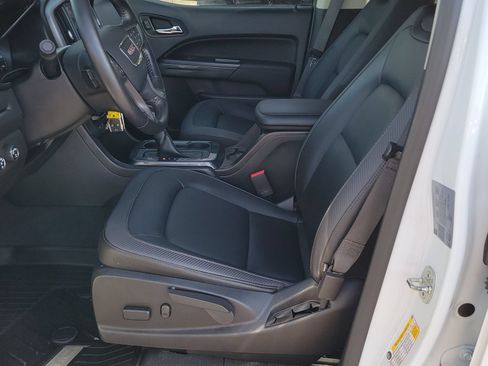 Certified 2022 GMC Canyon AT4 w/ Trailering Package AWD/4WD image 6