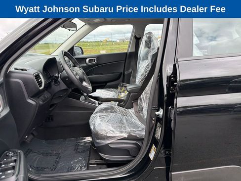 Used 2025 Hyundai Venue SEL FWD image 15