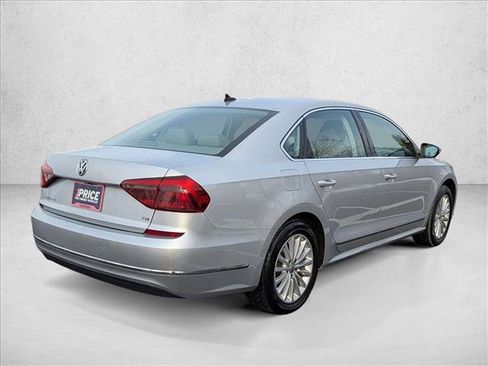 Used 2017 Volkswagen Passat 1.8T SE image 5