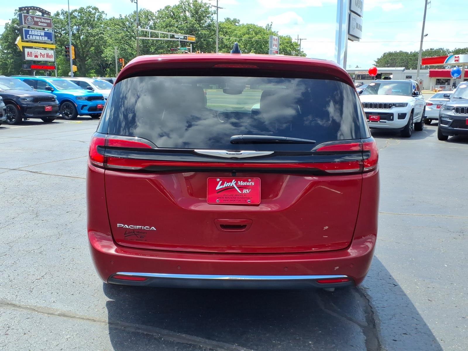 Used 2026 Chrysler Pacifica Select FWD image 5