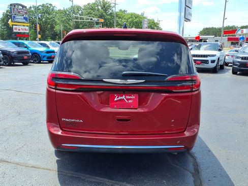 Used 2026 Chrysler Pacifica Select FWD image 5